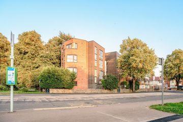 Maid Marian, Queens Road East